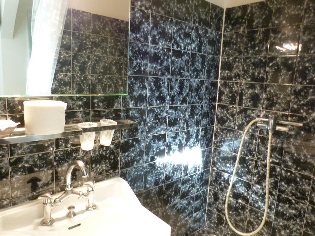 Blue Hotel Ла-Сейн-сюр-Мер Екстер'єр фото